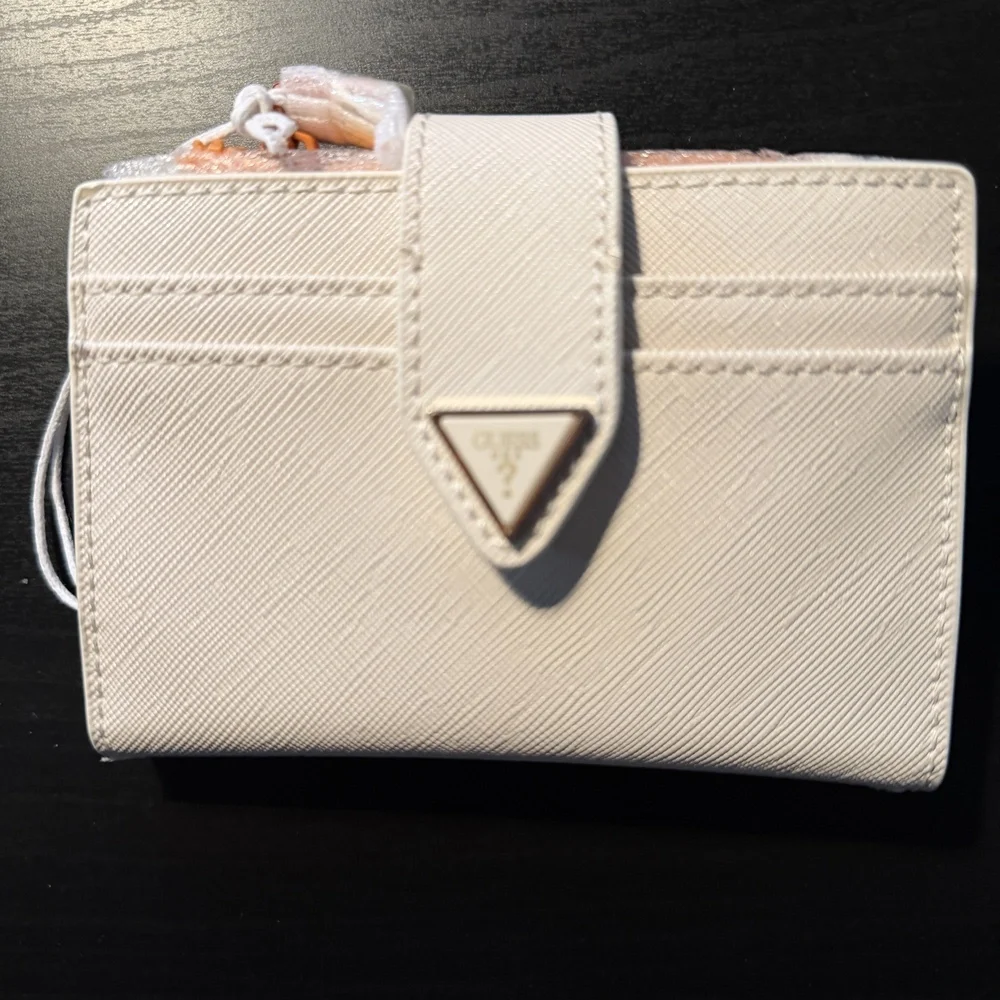 Guess Laurel Saffiano credit card case - NWT